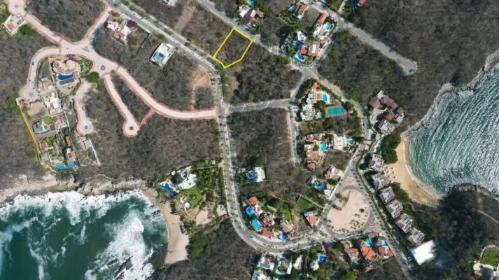 BEACHFRONT LOT AVAILABLE IN RESIDENCIAL CONEJOS.