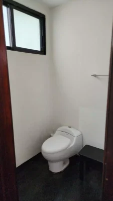 Bathroom with eco-friendly toilet in Hotel Manta Raya, Salchi, Oaxaca